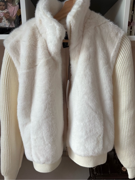 Christian Siriano Jackets & Blazers - Christian Siriano Cream Faux Fur & Ribbed Sleeve Zip Jacket